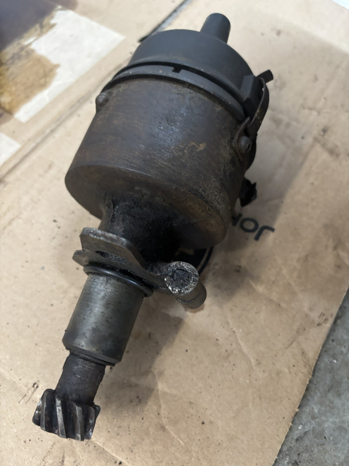 VINTAGE MASSEY HARRIS FERGUSON 50 TRACTOR – ENGINE DISTRIBUTOR BY DELCO#1112570