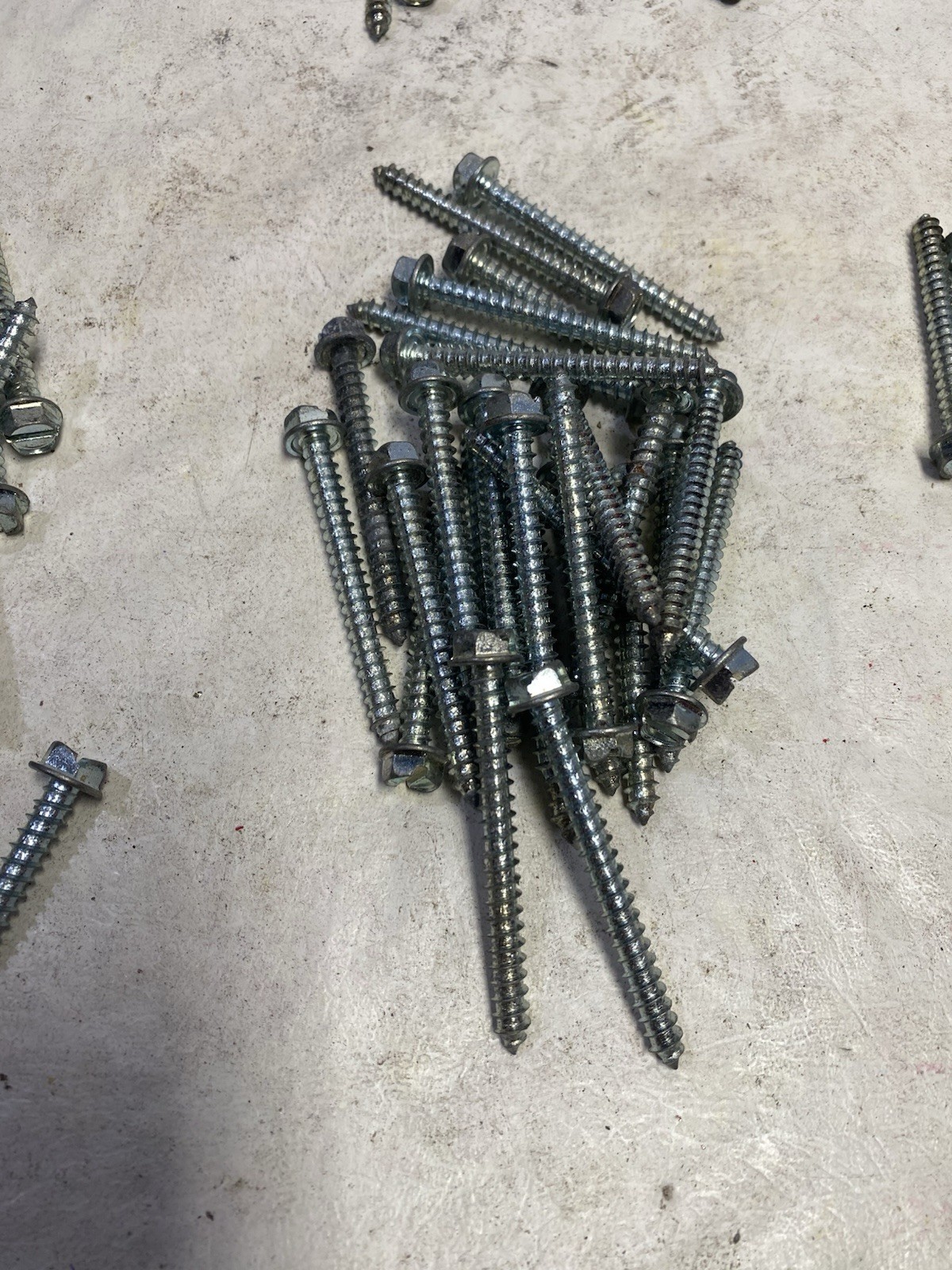 (200 Pcs.) Hex Head 3/8 x 2-1/2 Lag Bolts A307 Zinc Plate Wood Screws Huge Lot