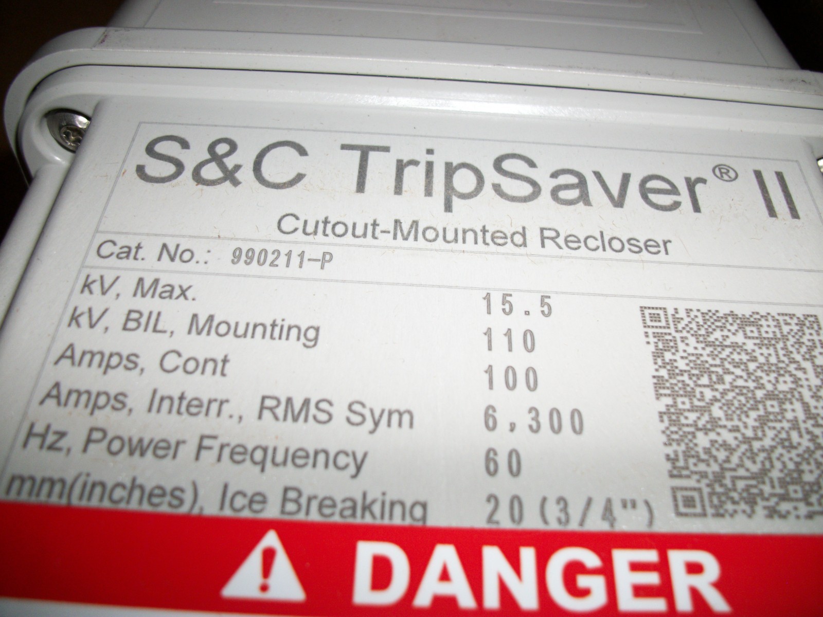 NEW IN BOX S&C TRIPSAVER II CUTOUT MOUNTED RECLOSER CAT # 990211-P 15.5 110