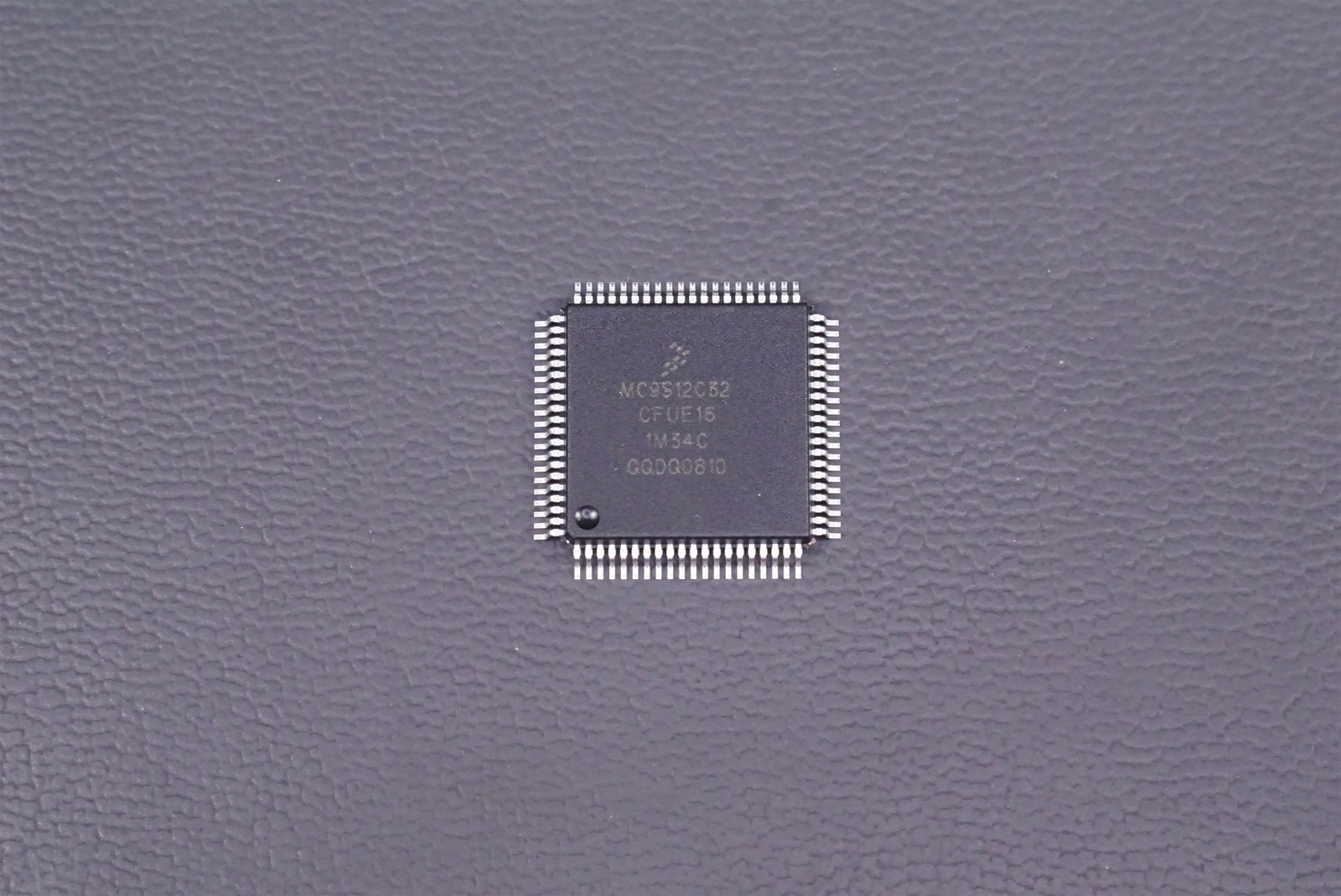 MC9S12C32CFUE16 Freescale 16-Bit Microcontroller 25MHz 32KB Flash 2KB RAM QFP 80
