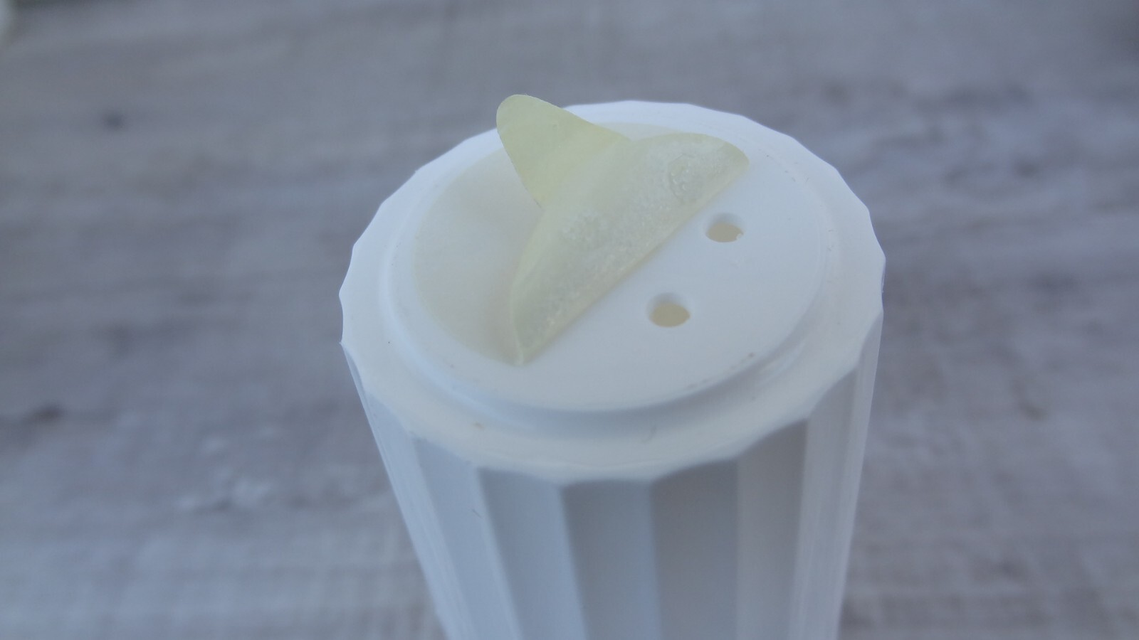 Monarch 333237 Prefilled Plastic Salt Shakers ~ 24 count ~ 6 LB (2.72 kg)