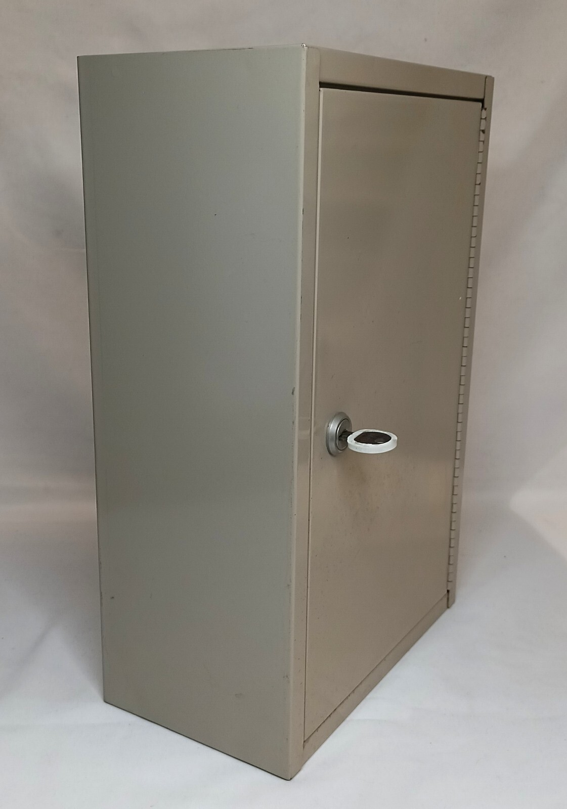Key Cabinet Wall Mount MMF Industries Holds 40 Plus Keys