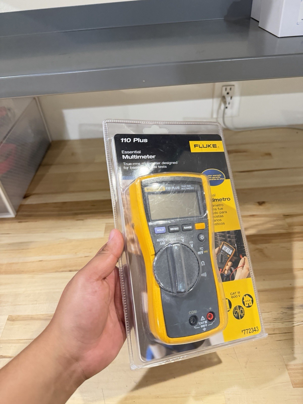 FLUKE 110 PLUS ESSENTIAL MULTIMETER W/ LEADS SHIPS FAST