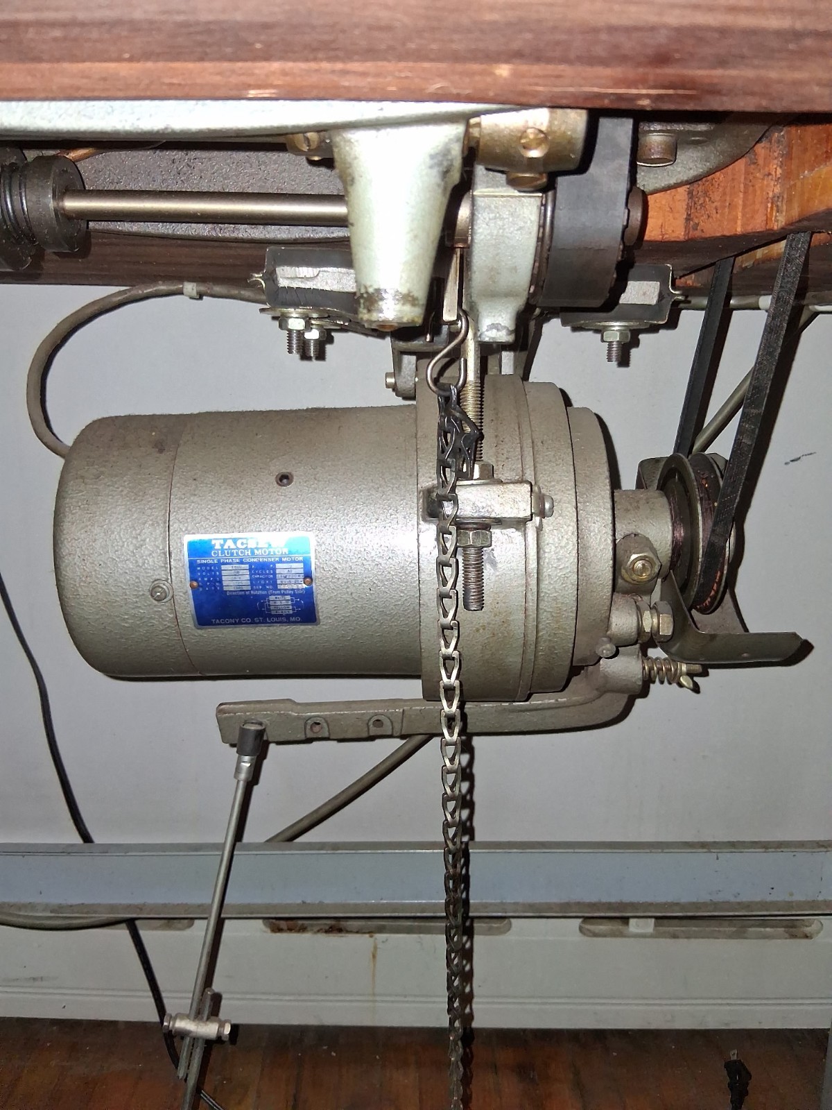 Singer Industrial Commercial Sewing Machine Model 211G151 Leather