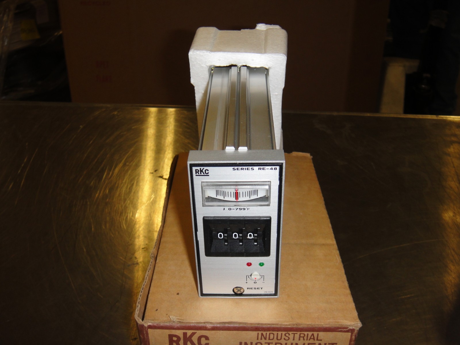 RKC DB-48B1C-M Series RE-48 Controller open box new pictured