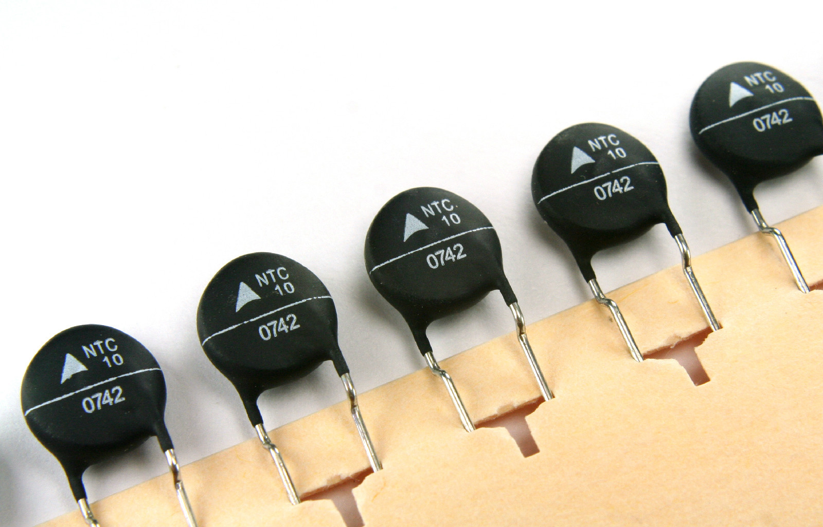 NEW 10pcs Epcos Inrush Current Limiting Limiter Thermistor NTC 10 Ohm 3Amp