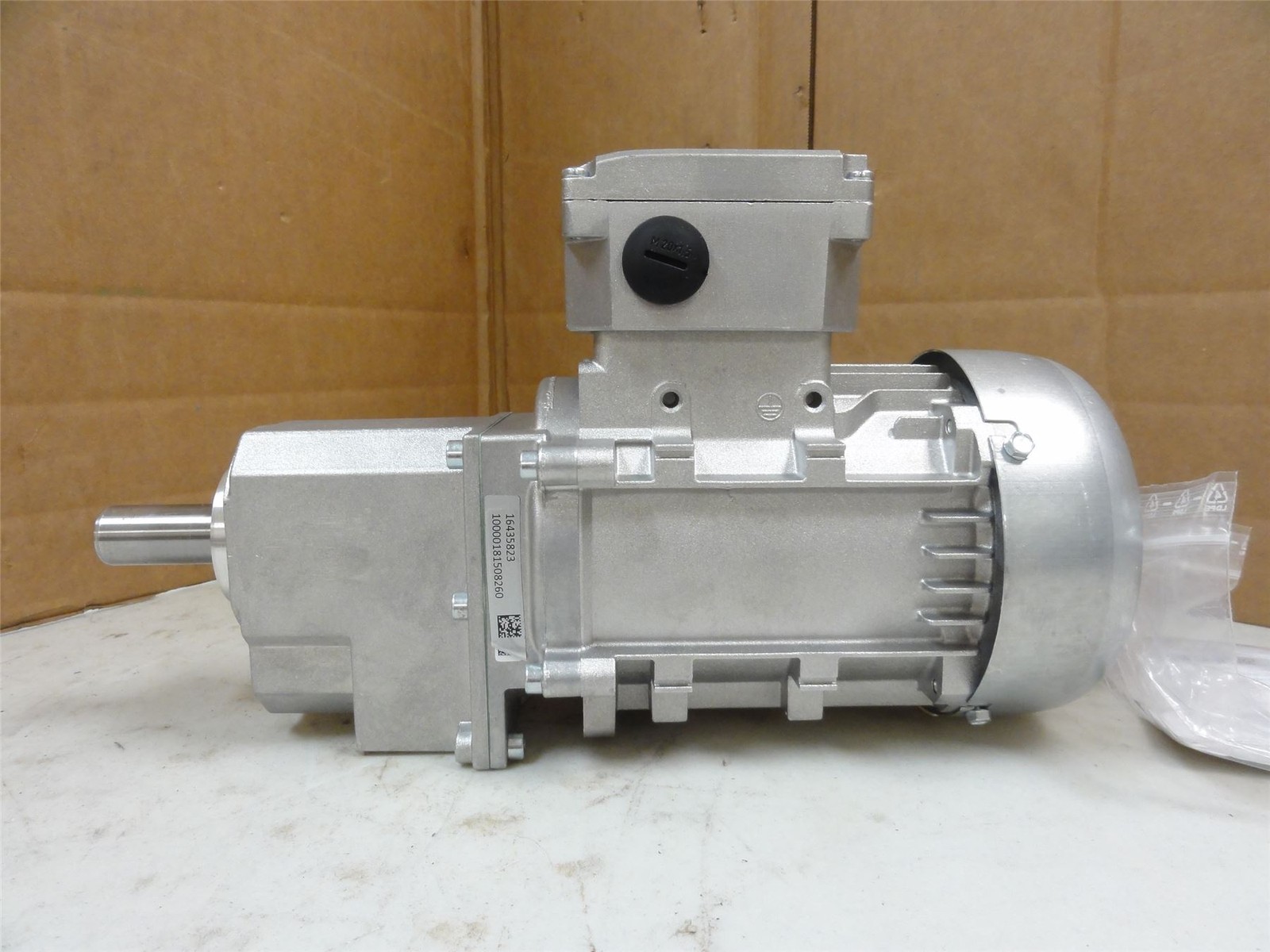 255373 New-No Box; Lenze G50AH045MVCR2C00 Gear-Motor 46.55:1 Ratio 0.12Kw; 460V