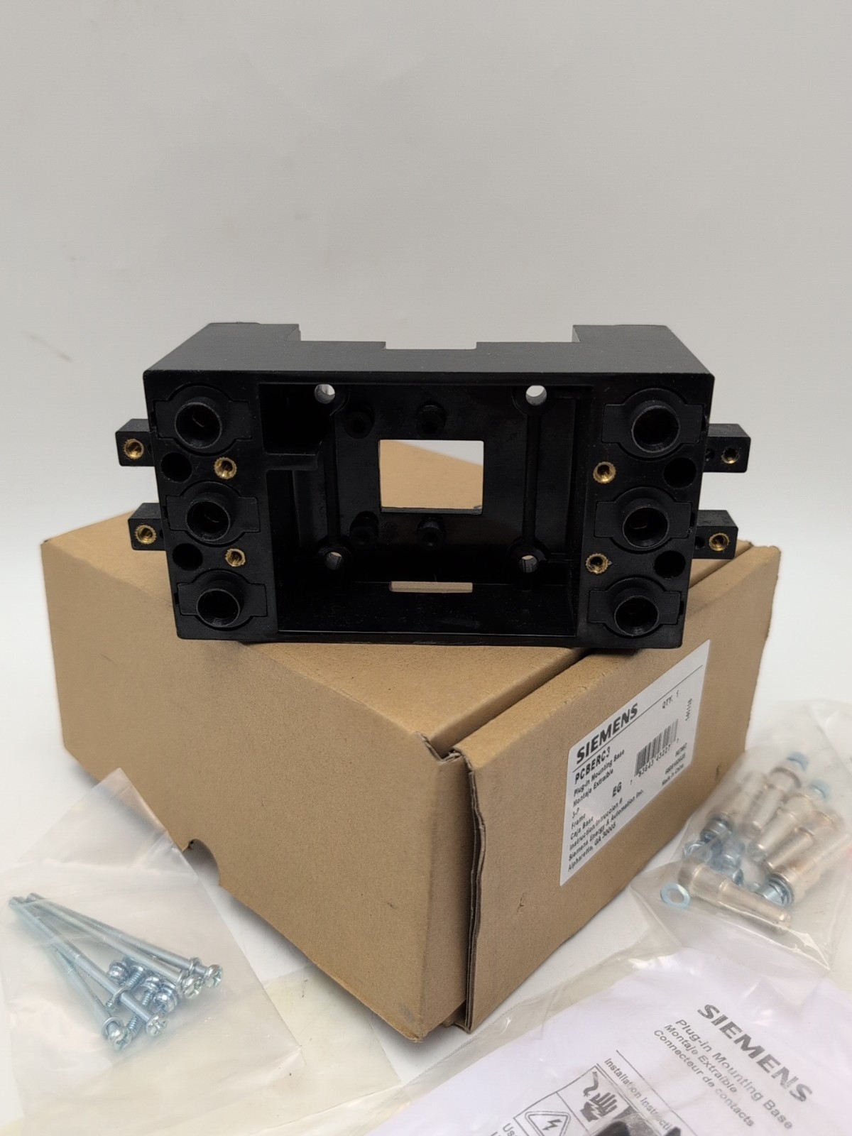 NEW IN BOX SIEMENS PCBERC3 PLUG-IN MOUNTING BASE. FAST SHIP! LOW PRICE GUARANTY