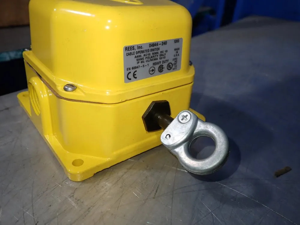 REES 04944-240 CABLE OPERATED SWITCH 08250561230