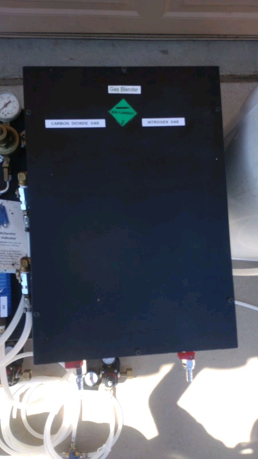 Beer Blast N200 Nitrogen Generator, N2 Tank, Draft Beer Co2/N2 Gas Blender
