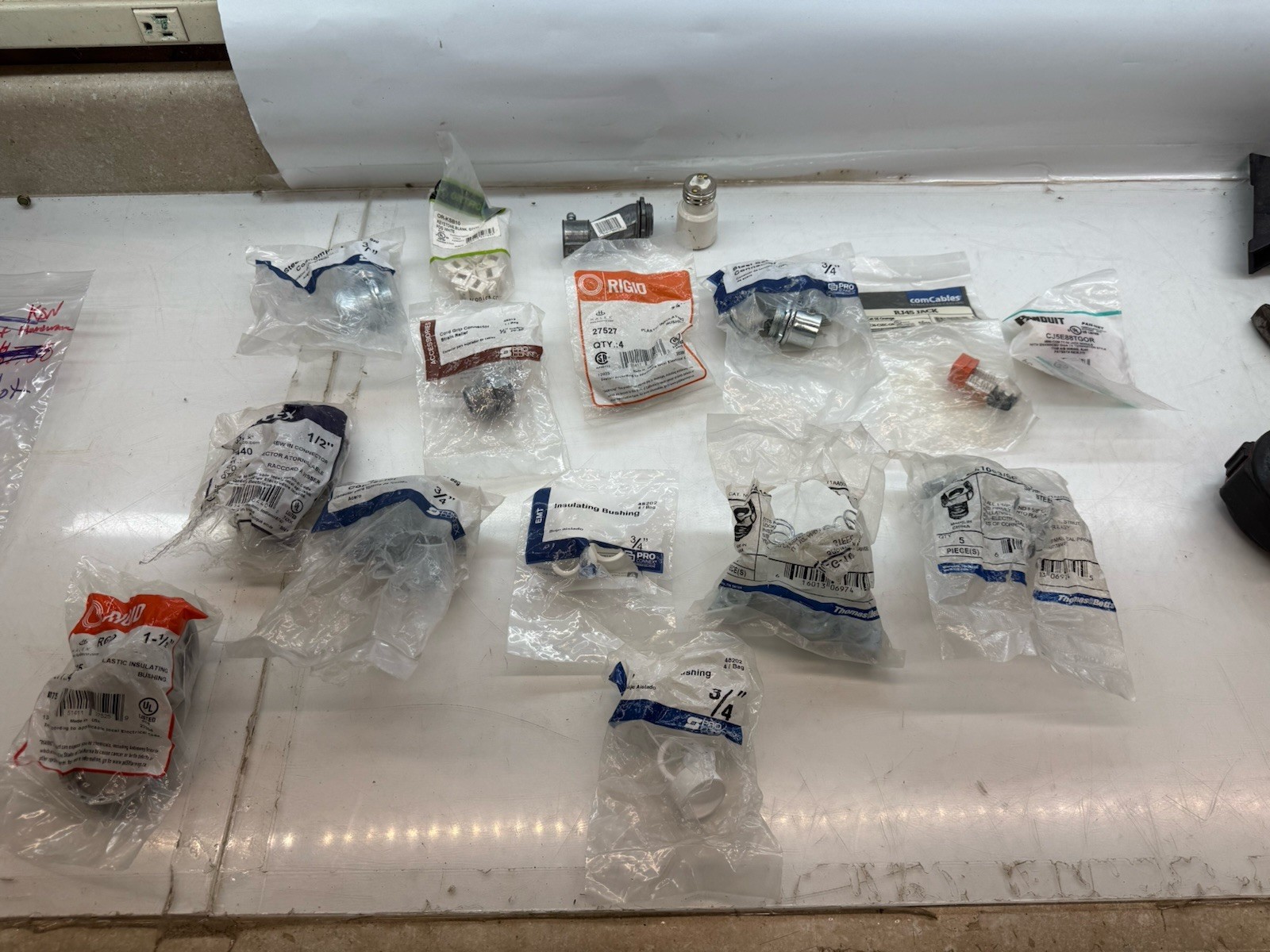 MIXED LOT OF ELECTRICAL SUPPLIES
