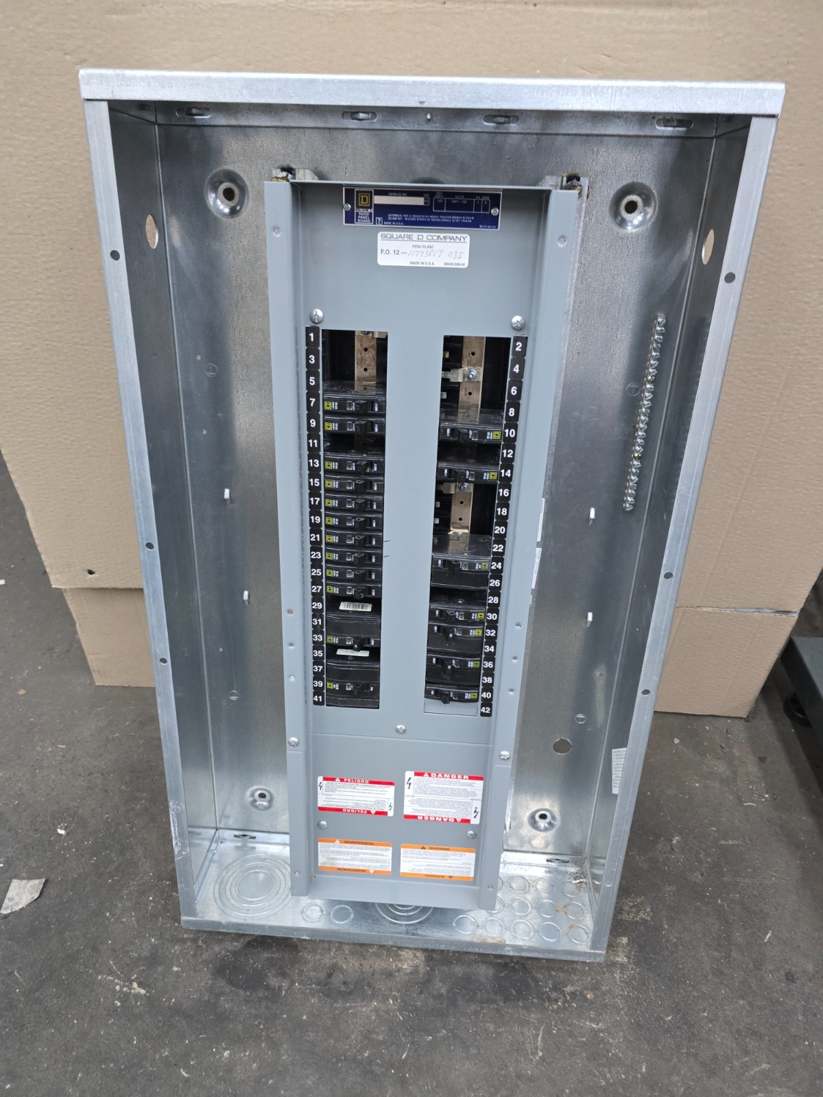 Square D 100 Amp Main Breaker Panelboard 208Y/120 VAC 3 Phase 4 Wire 42 Circuit