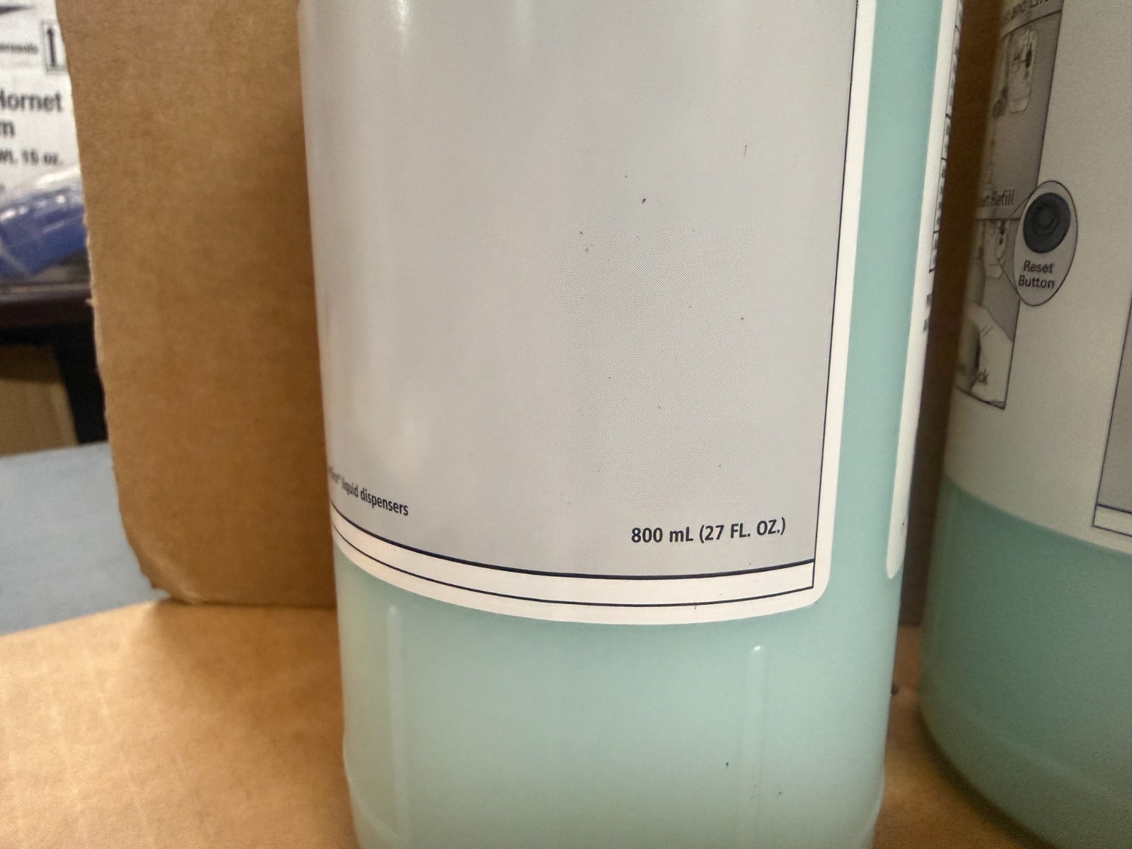 Case of 4 800ml Moisturizing Lotion Hand Soap Rubbermaid OneShot, FG4013111