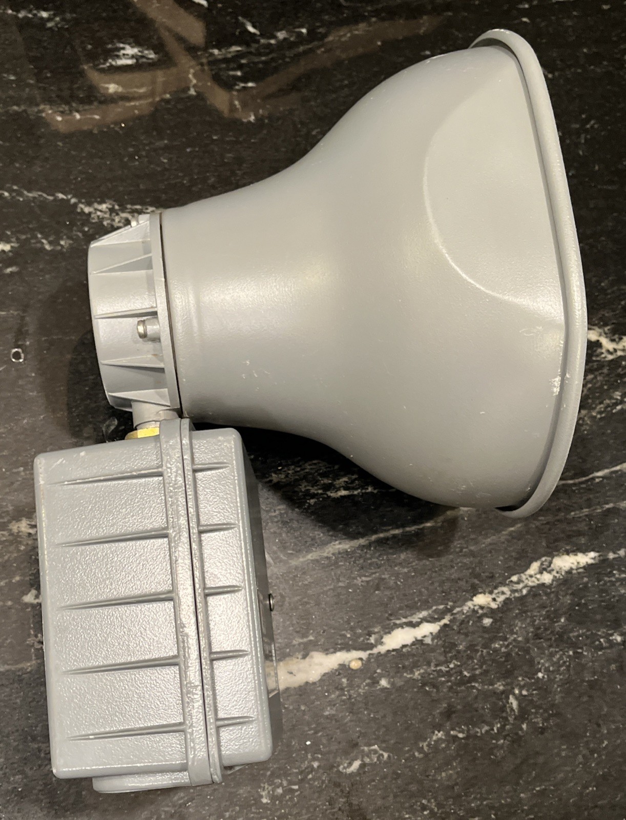 Federal Signal SelecTone 300GC Series D 120VAC Speaker Horn No Tone Module Lot A