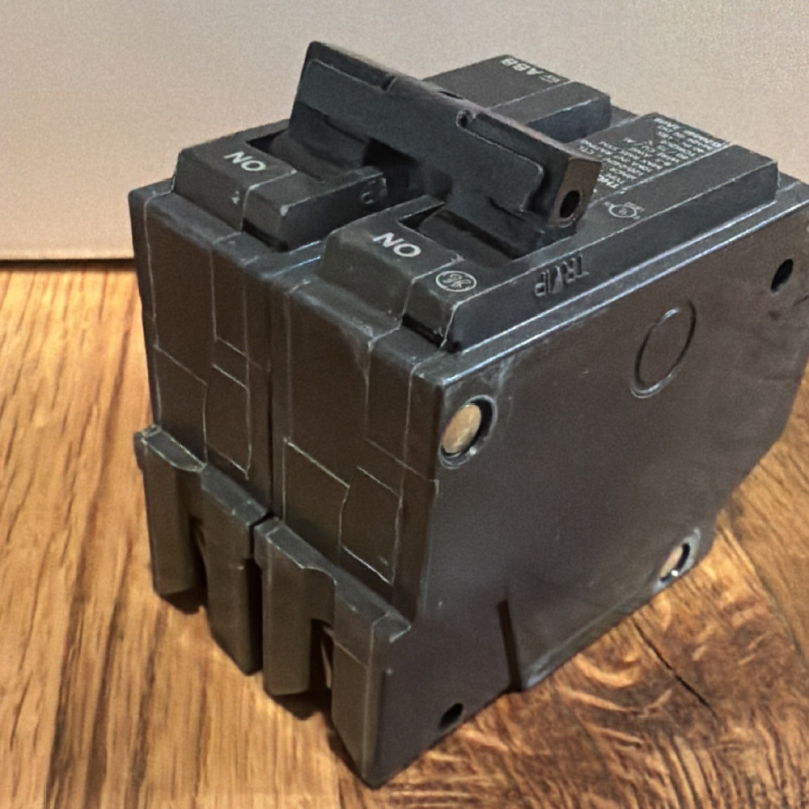 ABB THQL2135 35A 2-Pole Circuit Breaker 201-250V AC Thermal Overload