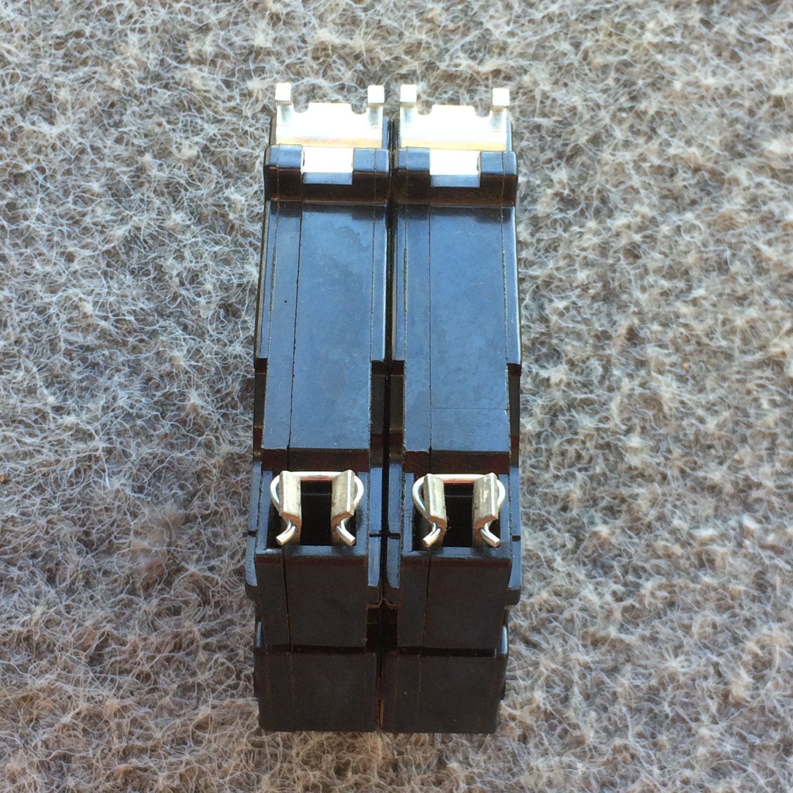 Eaton Cutler Hammer 30Amp 2 Pole Circuit Breaker CH230 METAL FOOT (Half Notch)