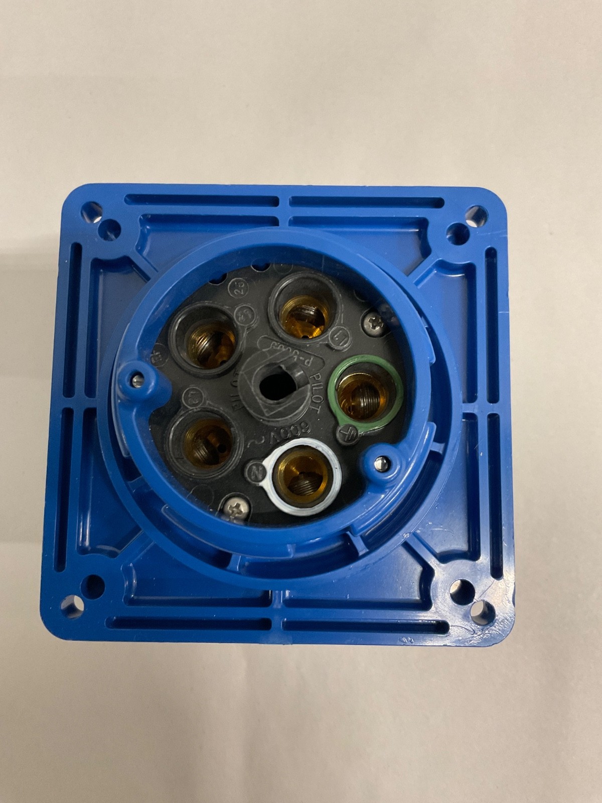 Hubbell HBL560R9W Female Receptacle 60A 3PH Wye 120/208V *No Mounting Gasket