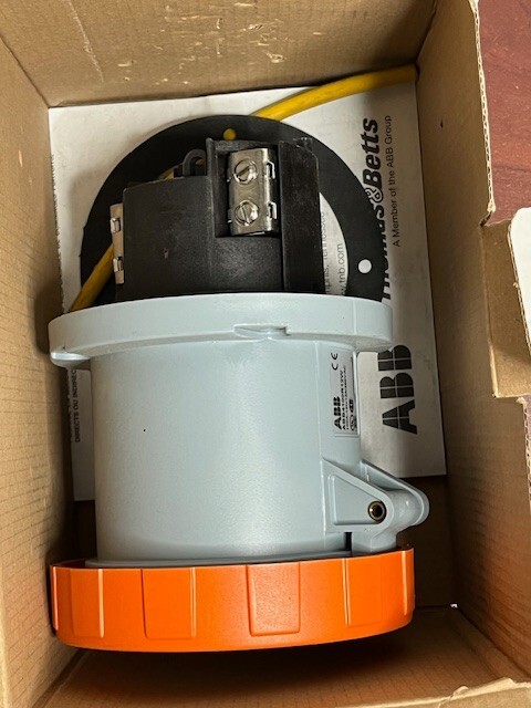 ABB ABB4100R12W / 2CMA100421R1000 IEC Receptacle 100A 3P4W 125/250V New