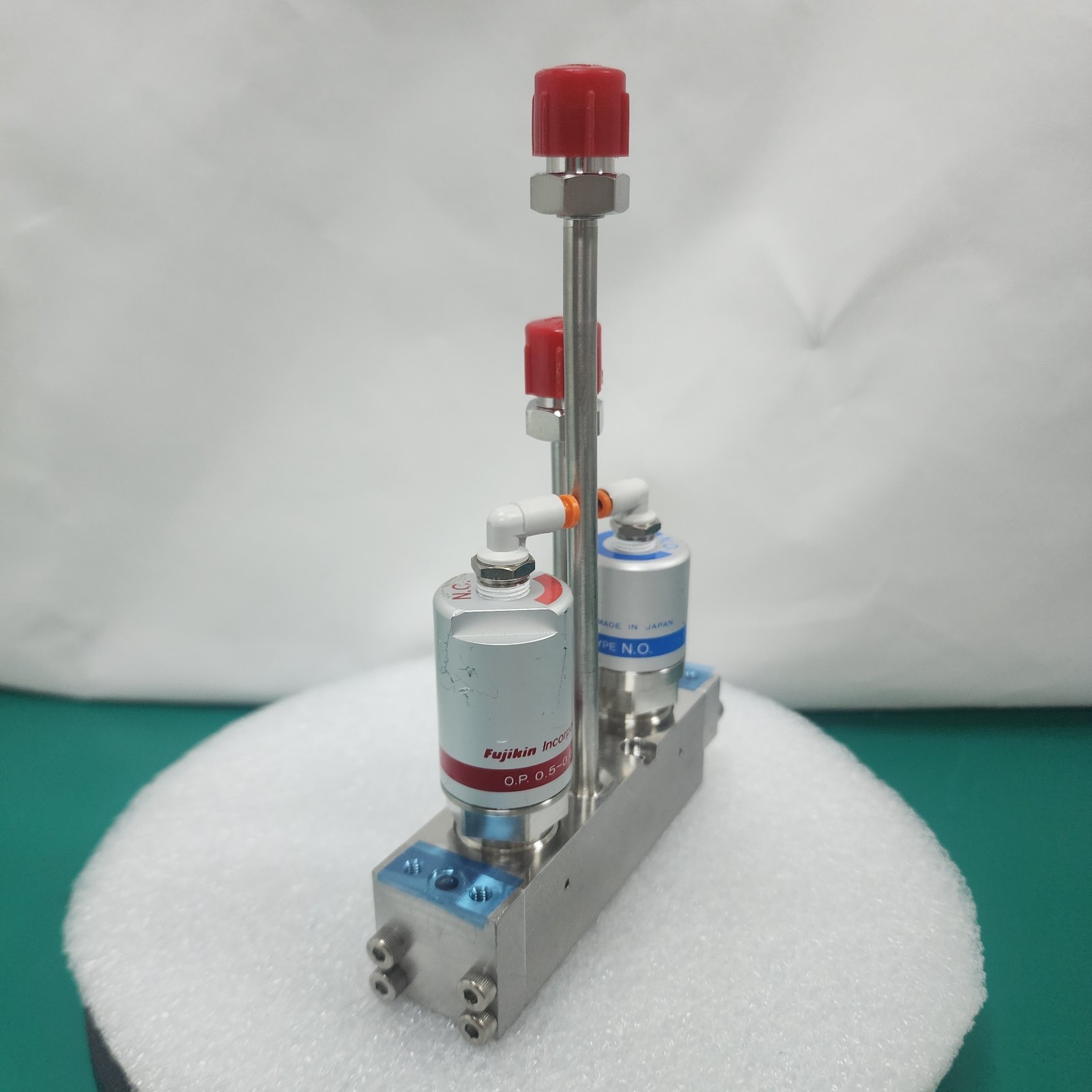 Fujikin Assembly Valve, C No. 591745, 2xO.P 0.5~0.6MPa, NC and NO._96707
