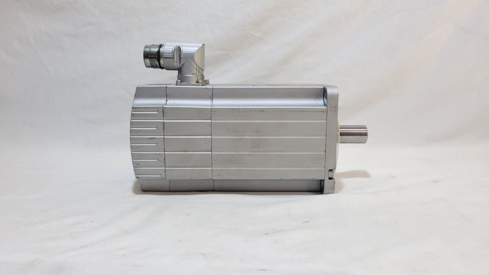 Festo EMMS-AS-100-S-HS-RM Servo Motor 15A, 565V, 4600rpm, 550123