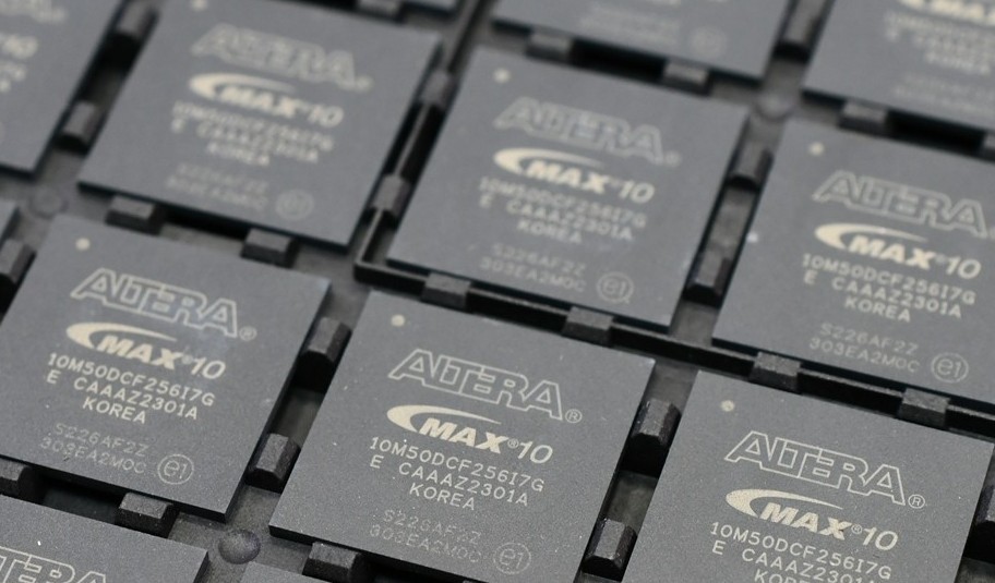 Altera MAX 10 Field Programmable Gate Array (FPGA) IC 178 1677312 50000 256-LBGA