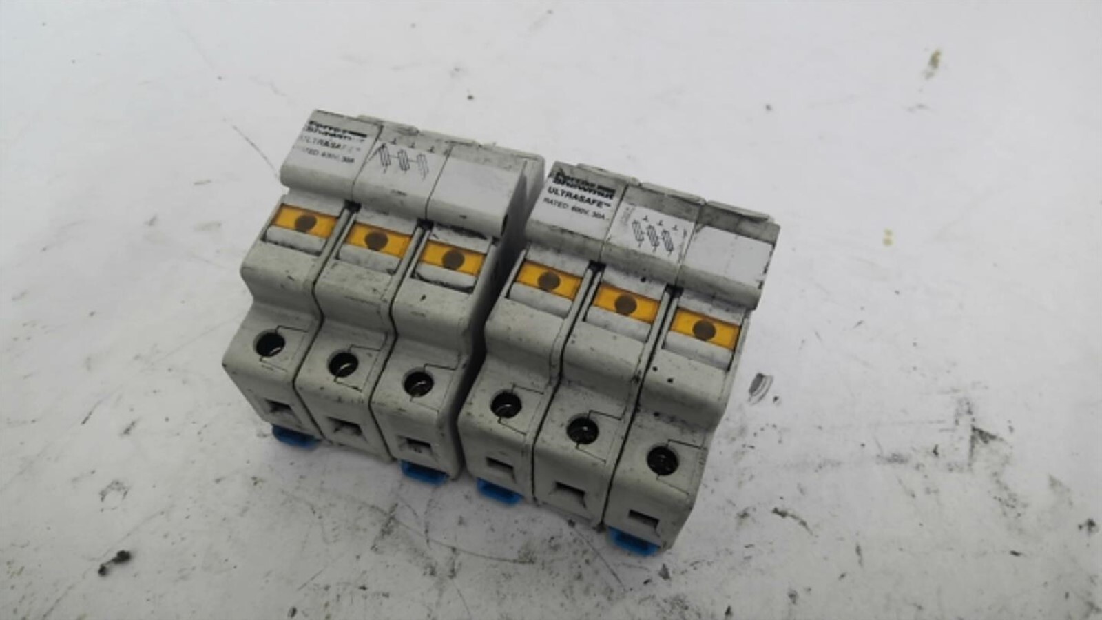 Ferraz Shawmut Y219073 Fuse Holder Lot Of 2