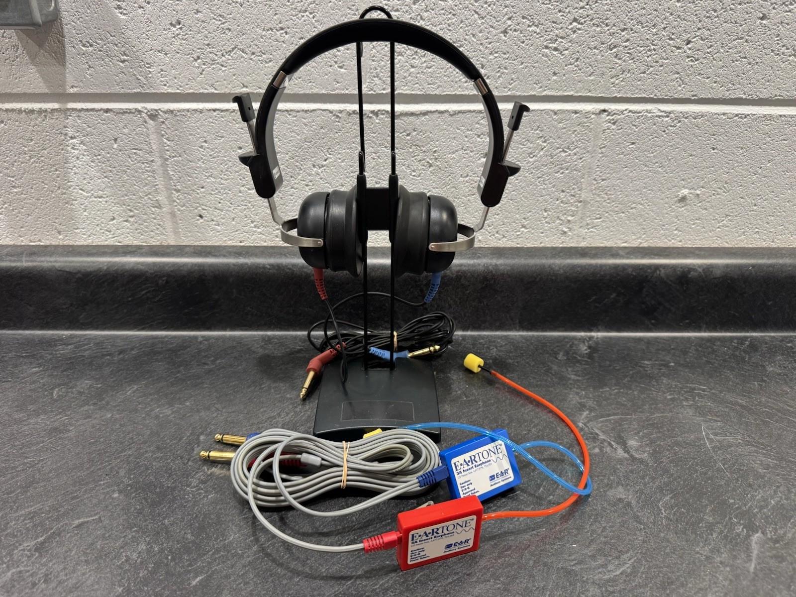 GSI Audiostar PRO (Headphones & Inserts) Audiometer w/ NEW Calibration Cert.