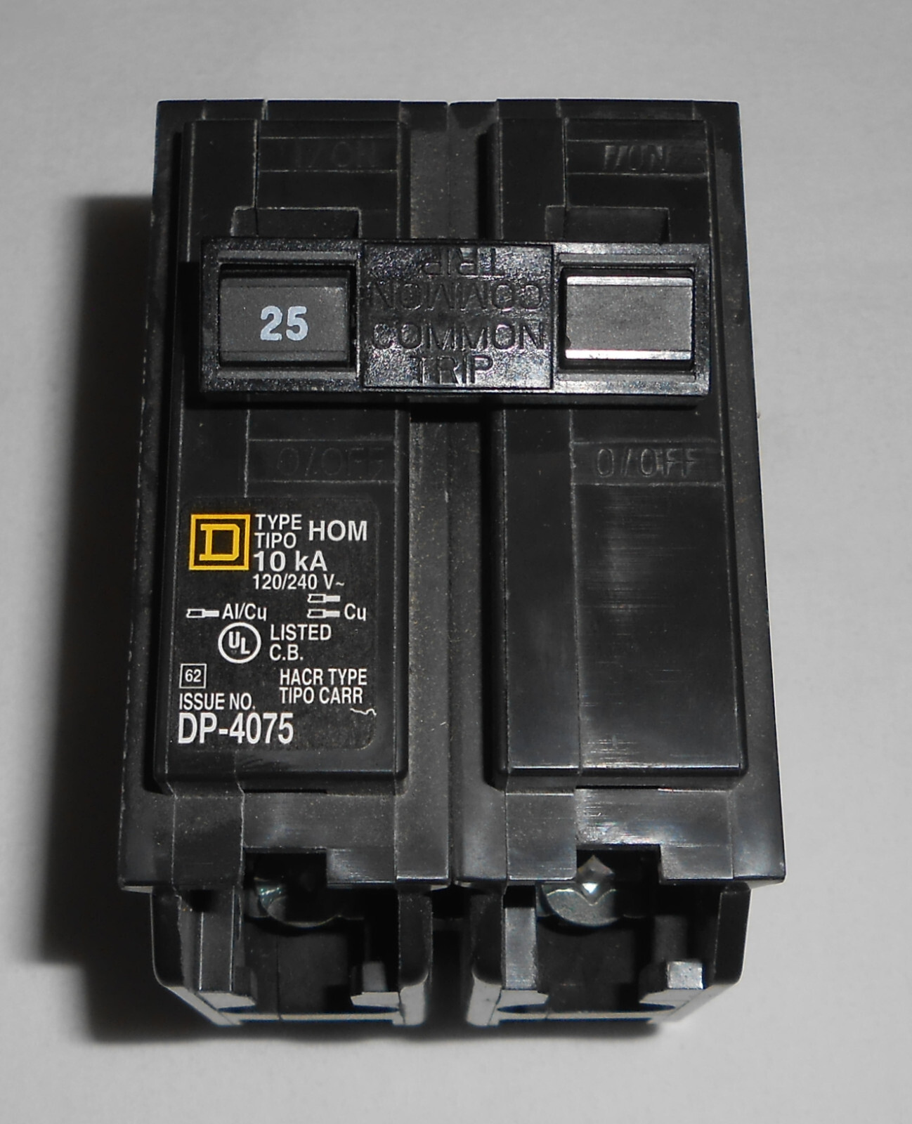 New HOM225 Square D 2-Pole 25 Amp Circuit Breaker Type HOM 120/240V DP-4075