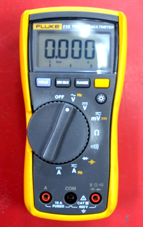 Fluke 115 True RMS Digital Multimeter With Multiple Leads, Manual And A Case
