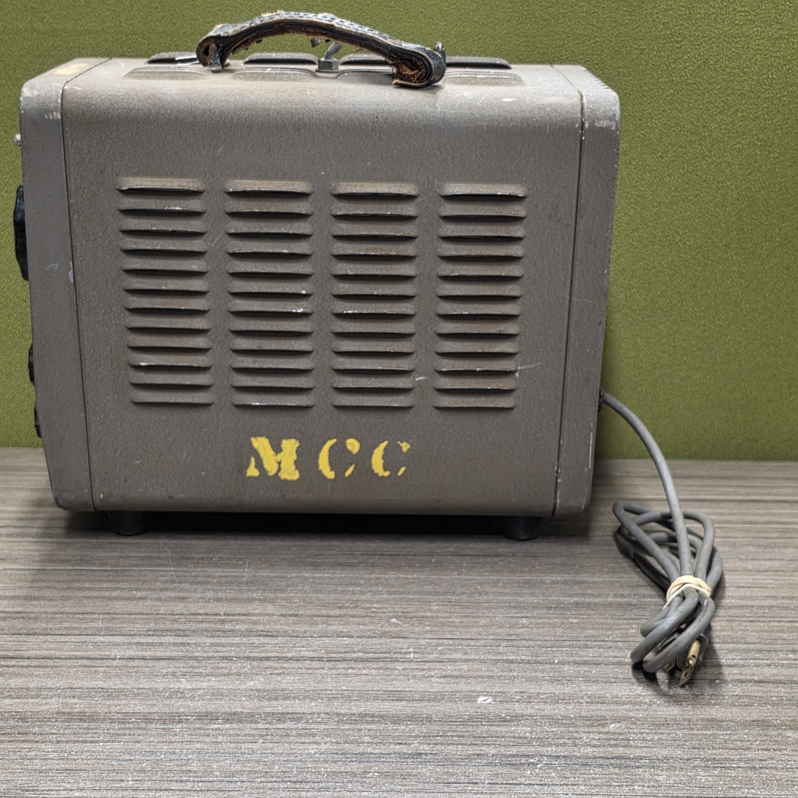 HP 200CD Oscillator – Vintage Audio Signal Generator – For Parts/Repair