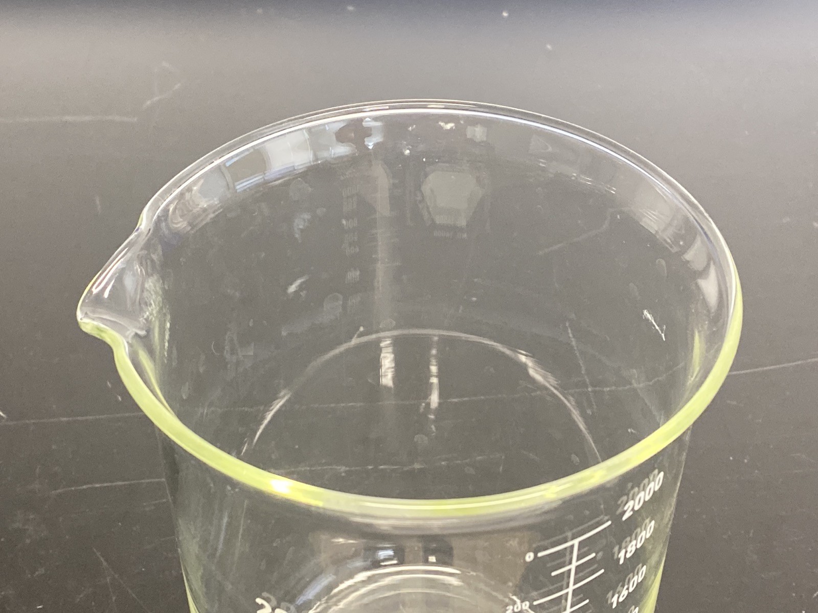 KIMAX Glass 2000mL 2L Low Form Dual Graduated Griffin Beaker Pour Spout 14000