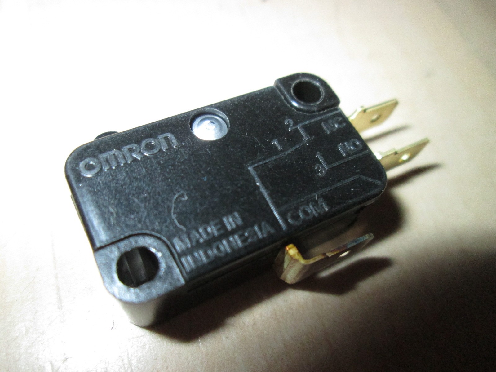 Lot of (2) Omron V-15-1C25 Micro Limit Switch 15A 125/250VAC #E66DA