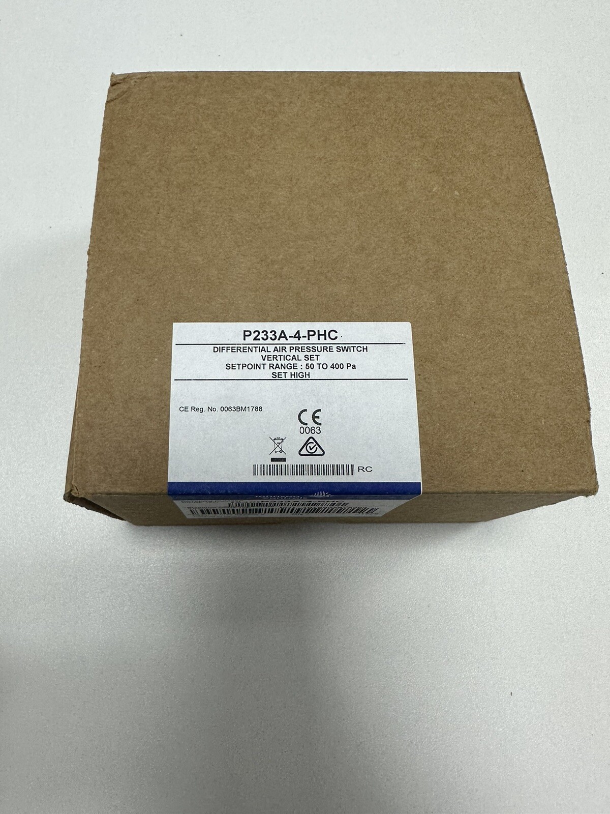 JOHNSON CONTROLS P233A-4-PHC DIFFERENTIAL AIR PRESSURE SWITCH range 50 to 400 pa