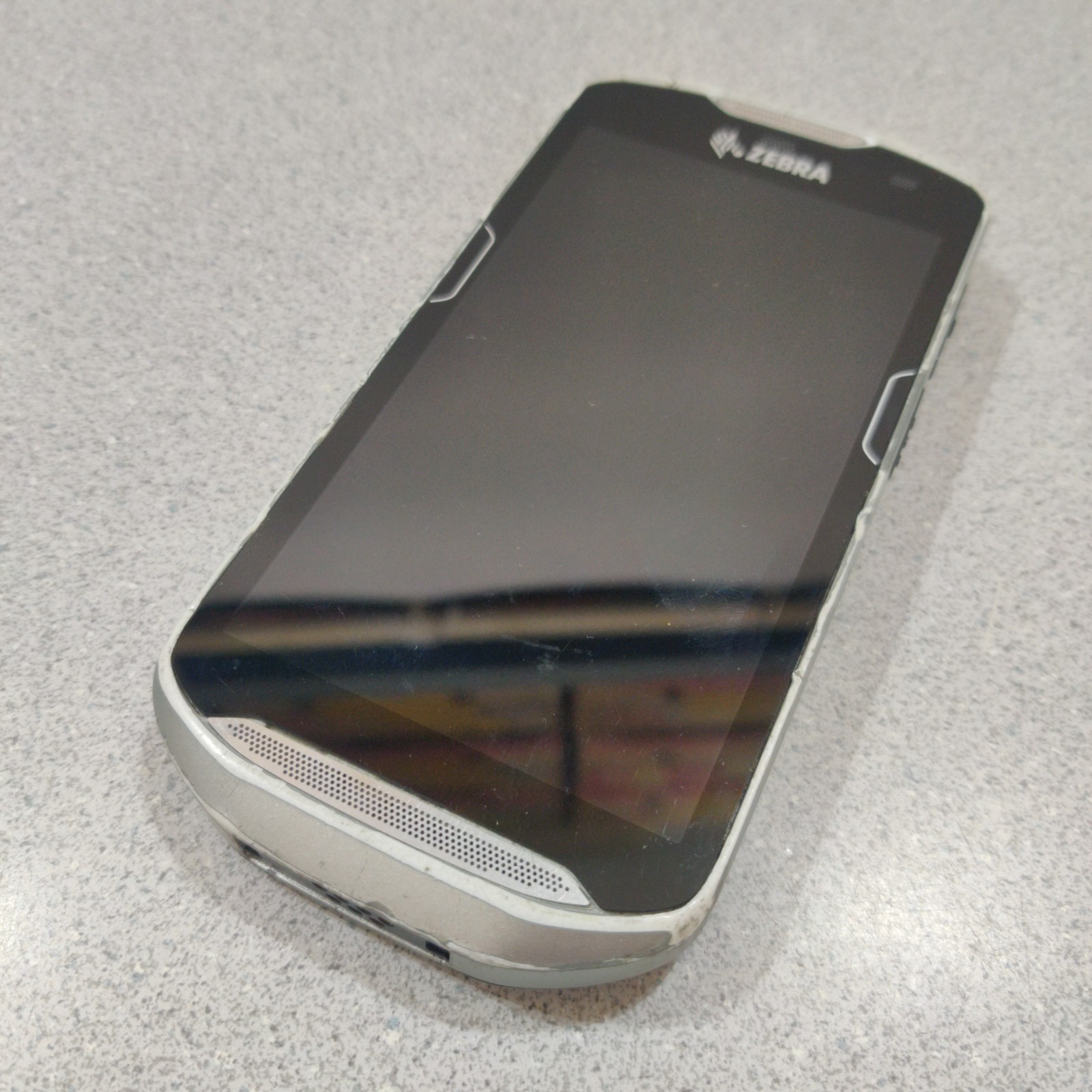 Zebra TC56 Enterprise-Grade Mobile Computer – TC56CJ-1PAZU4P-25 – UNTESTED/AS-IS