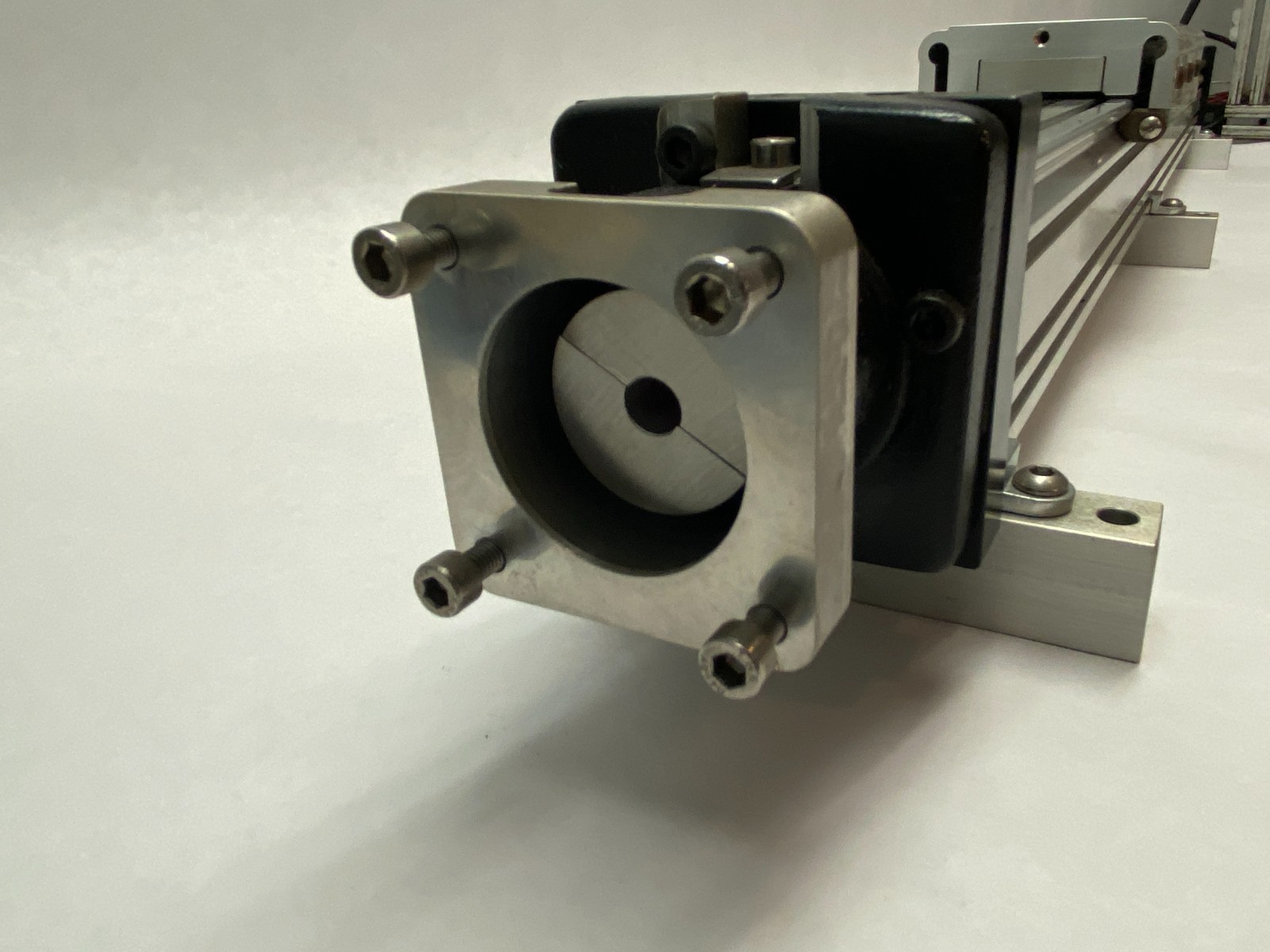 Tolomatic MXE40S BN05 SK24.000LMI Screw Driven Linear Actuator, Solid Bearing