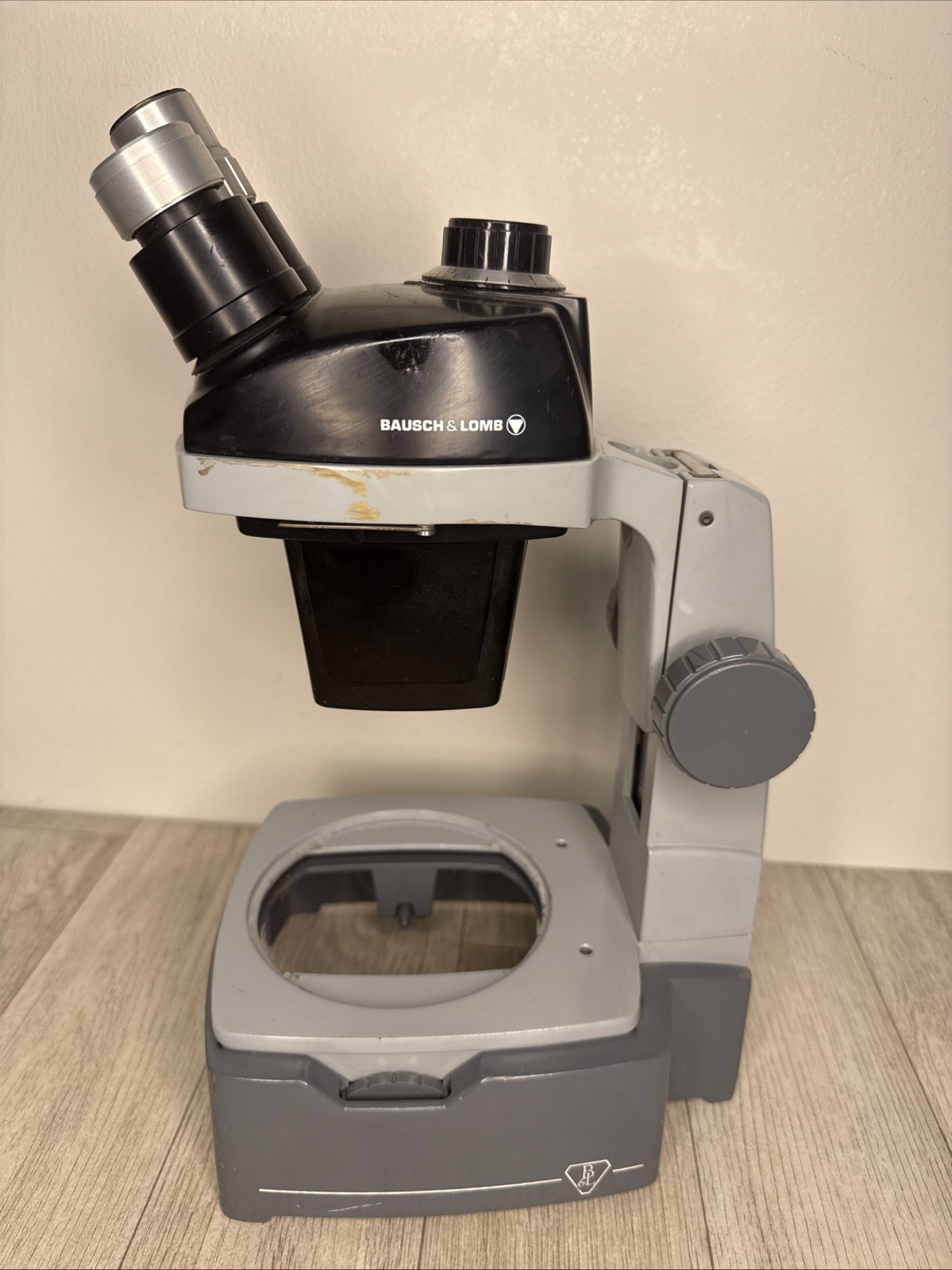 Bausch & Lomb StereoZoom 4 Microscope 0.7x to 3.0x w/ 10x Eyepieces