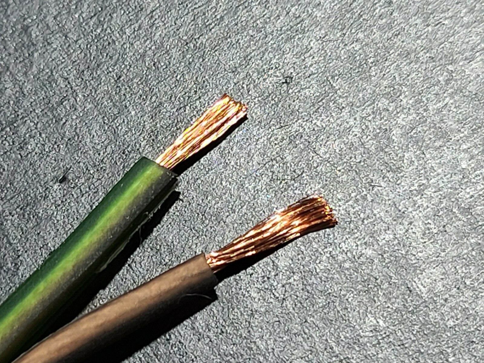 Deaf Bonce 16/2C Machete OFC Car Audio/Automotive Speaker Cable Green+Brown/20ft