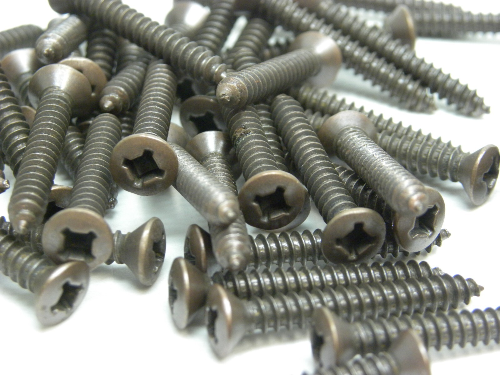 25, 50, or 100 Pieces! Oval Head Phillips #8 x 1-1/4″ Wood Screws Antique Bronze