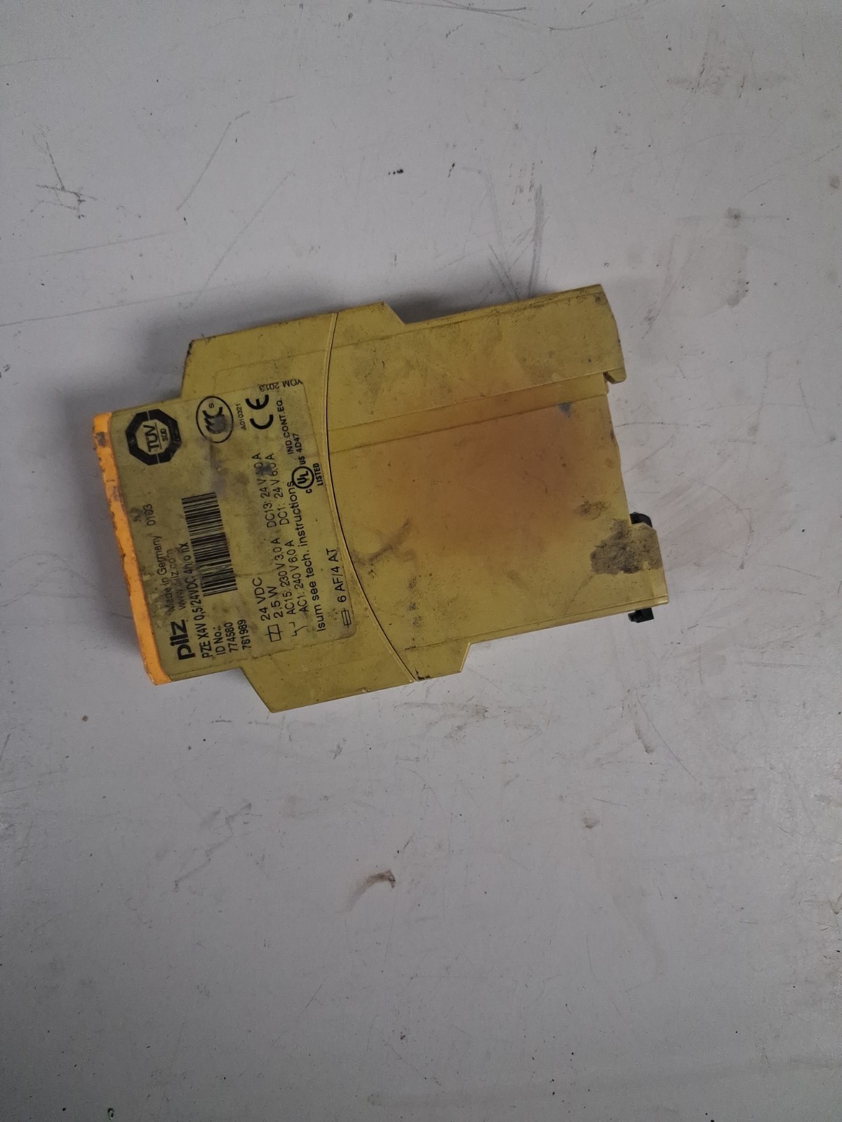 Pilz PZE X4VP 0,5 Safety Relay, 24VDC