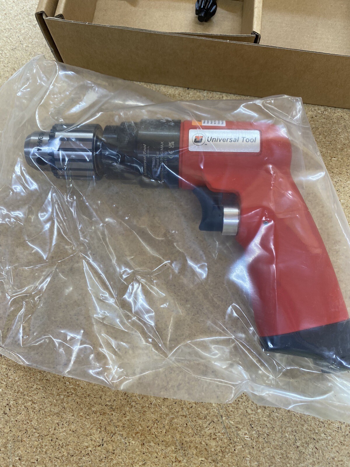Universal Tool UT8895 3/8″ Pistol Drill
