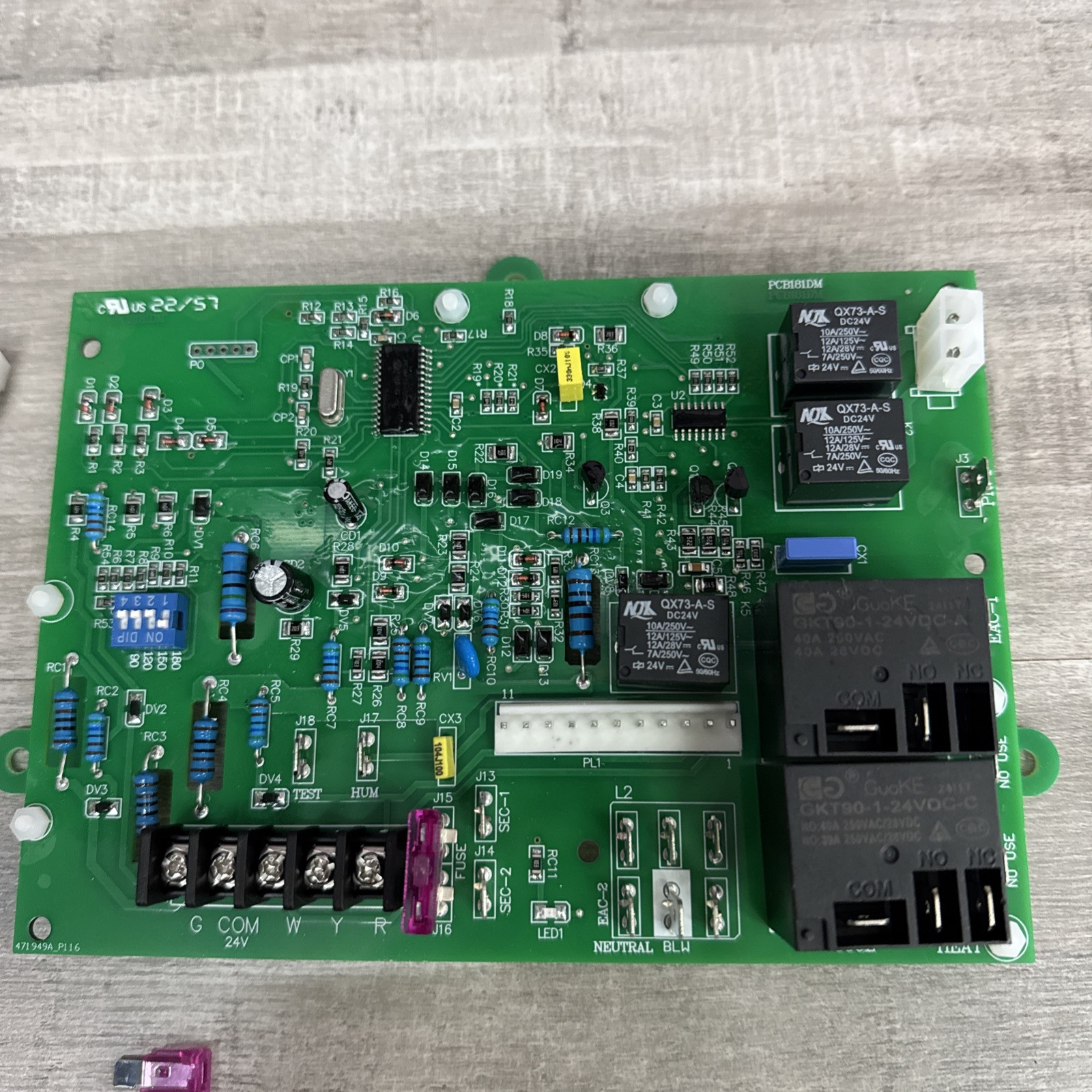 EIIGAR Carrier Furnace Control Circuit Board PCB181DM Open Box C4