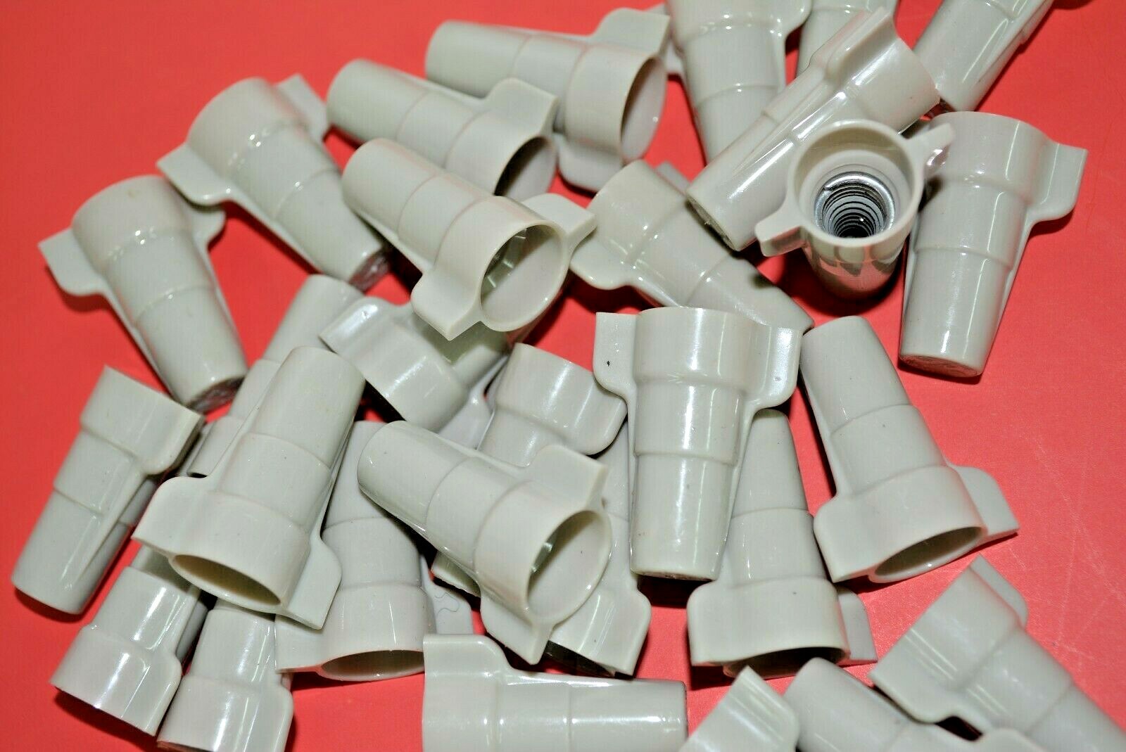 100 x WINGED TWIST 300V 22-16 AWG GREY Electrical WIRE Spring CONNECTOR 455 NEW