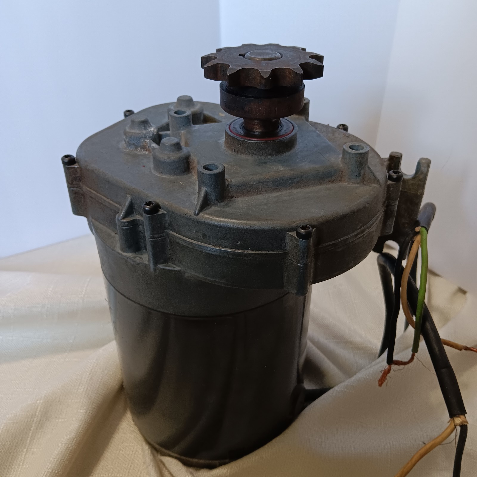 Dayton 5K934C Gearmotor 1/4 HP 115V 12 RPM 144:1 Reversible UNTESTED Parts