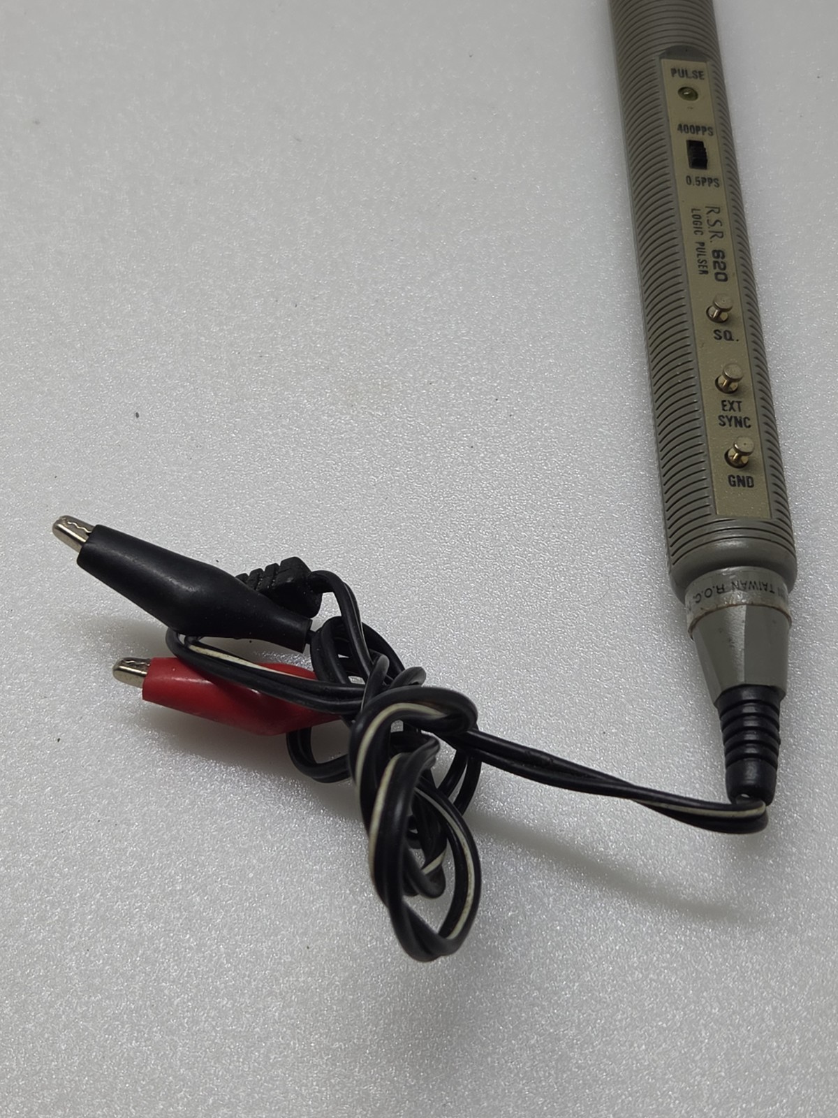 RSF 820 Logic Pulser Probe Handheld Sharp Tip w/ Red/Black Alligator Leads