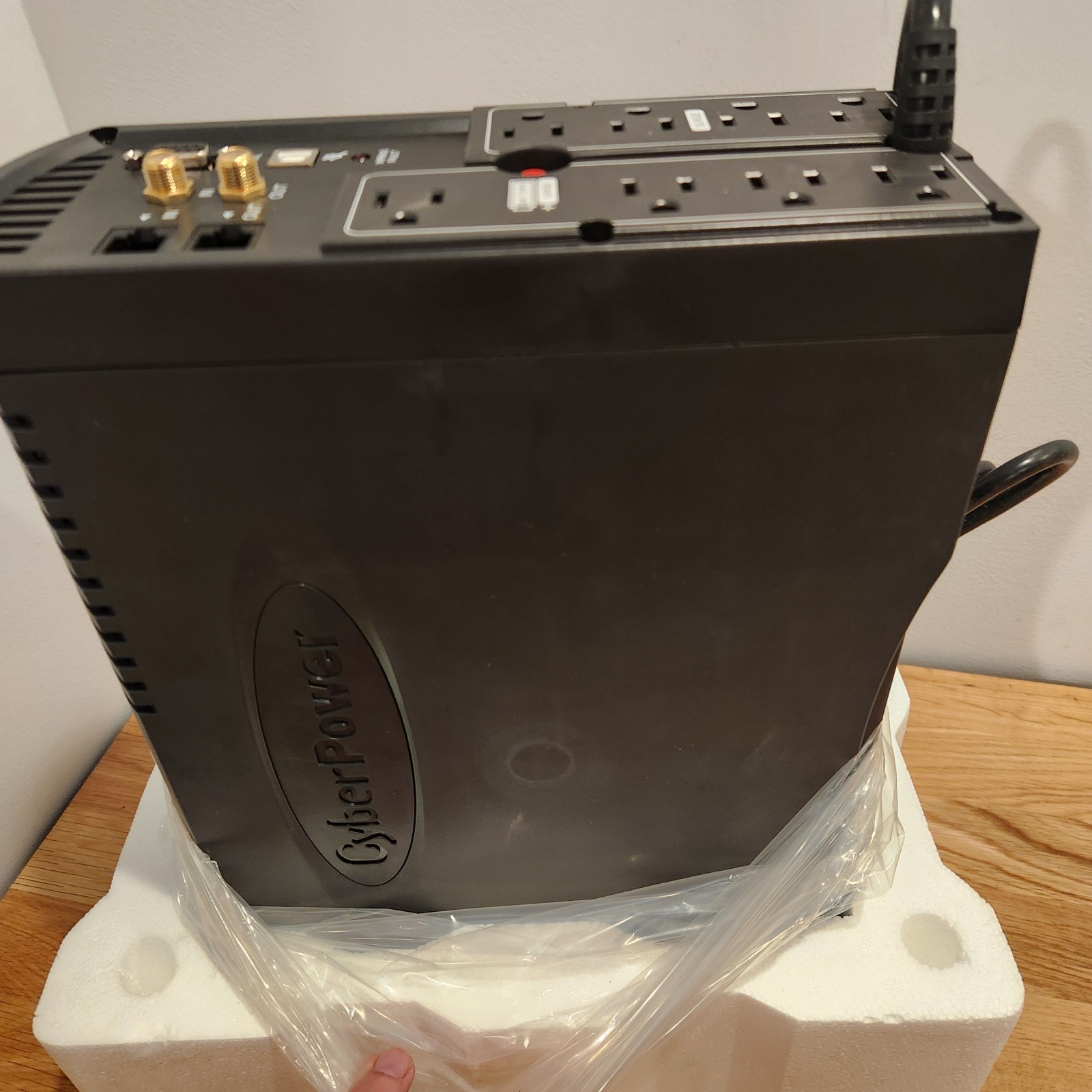 CyberPower CST1300AL Battery Backup Auto Voltage Regulation 1300VA 810W 120V