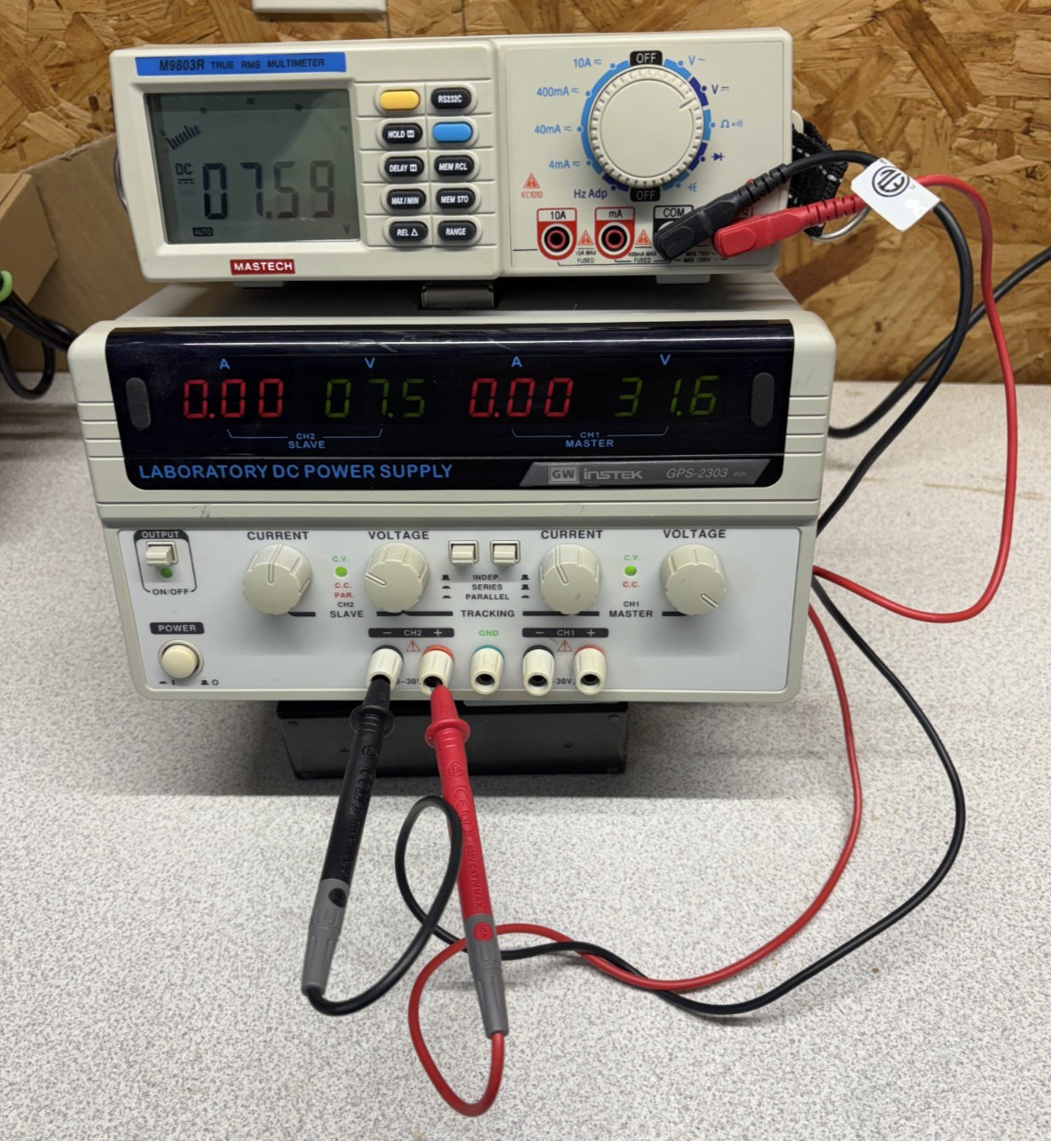 GW Instek GPS-2303 2-Channel Adjustable DC Linear Power Supply 0-30 V, 0-3 A