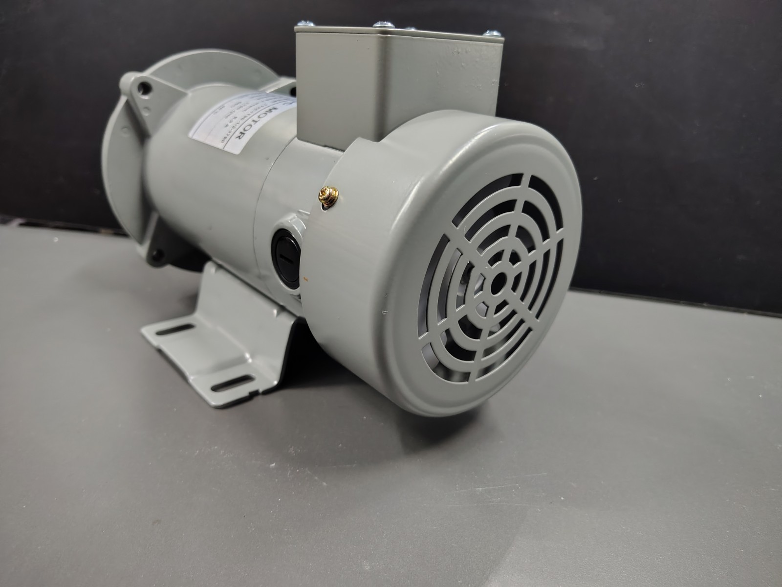 1/2HP DC MOTOR FRAME 56C 90VDC 1750RPM TEFC 90V PERMANENT MAGNET SPARE BRUSHES