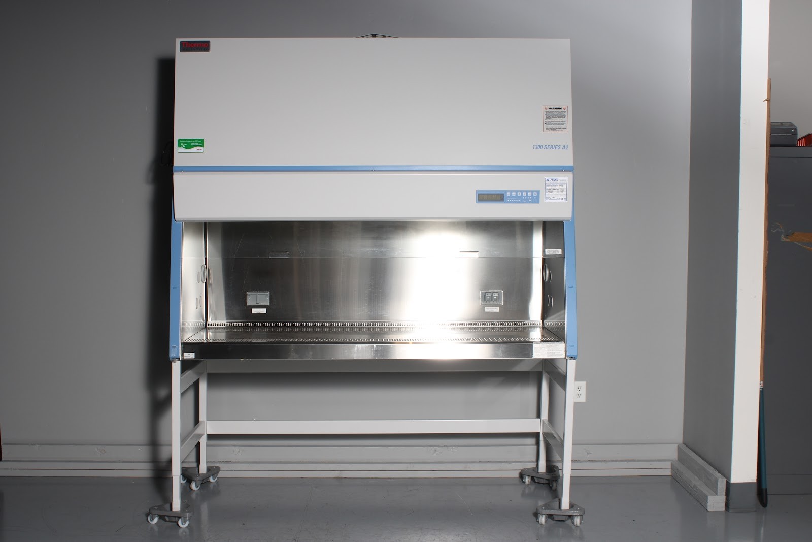 Thermo Scientific 1377 Class II Type A2 6′ Biological Safety Cabinet w/ Stand