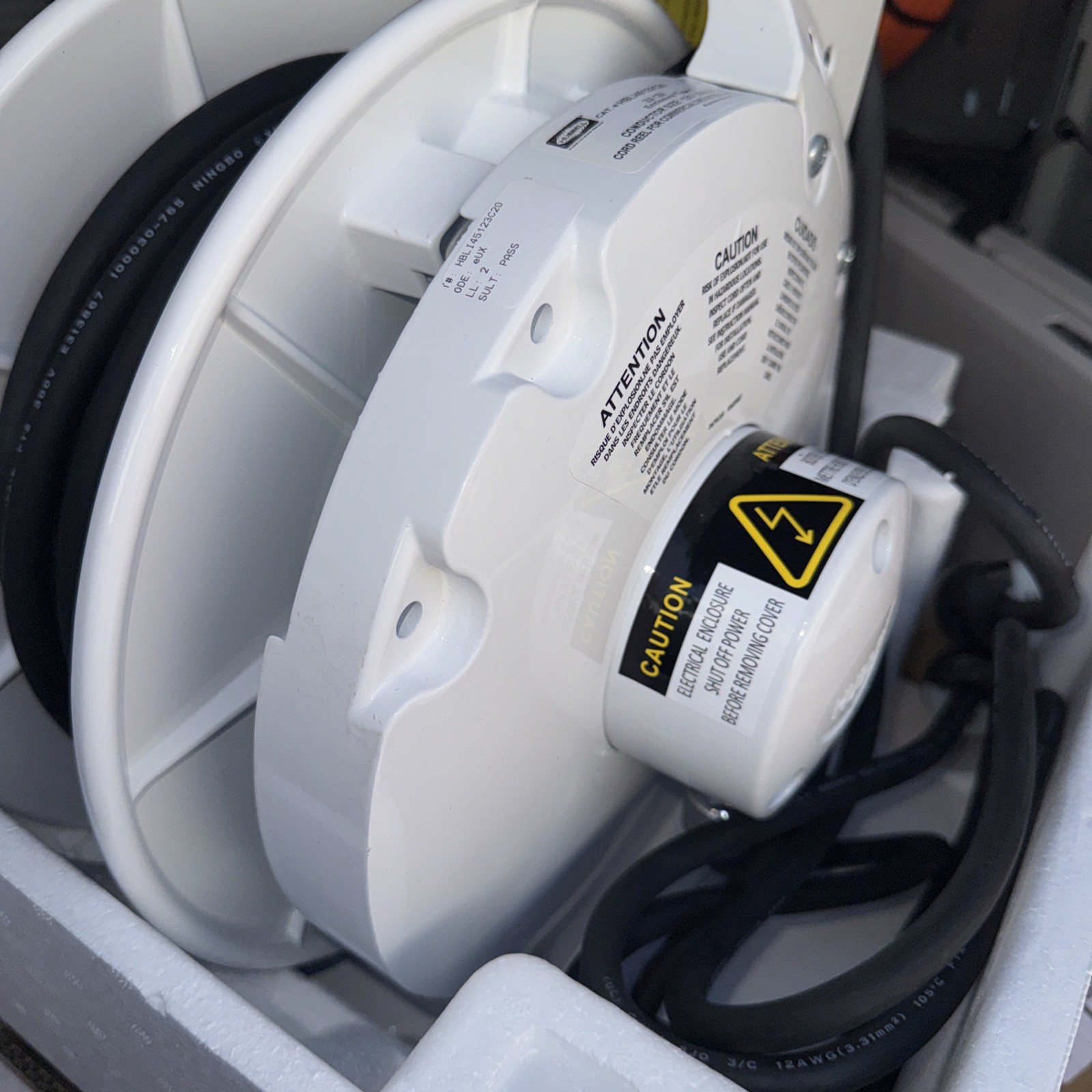 Hubbell HBLI25123C20 Industrial / Commercial Cord Reel 45 ft. NEW (strapped box)
