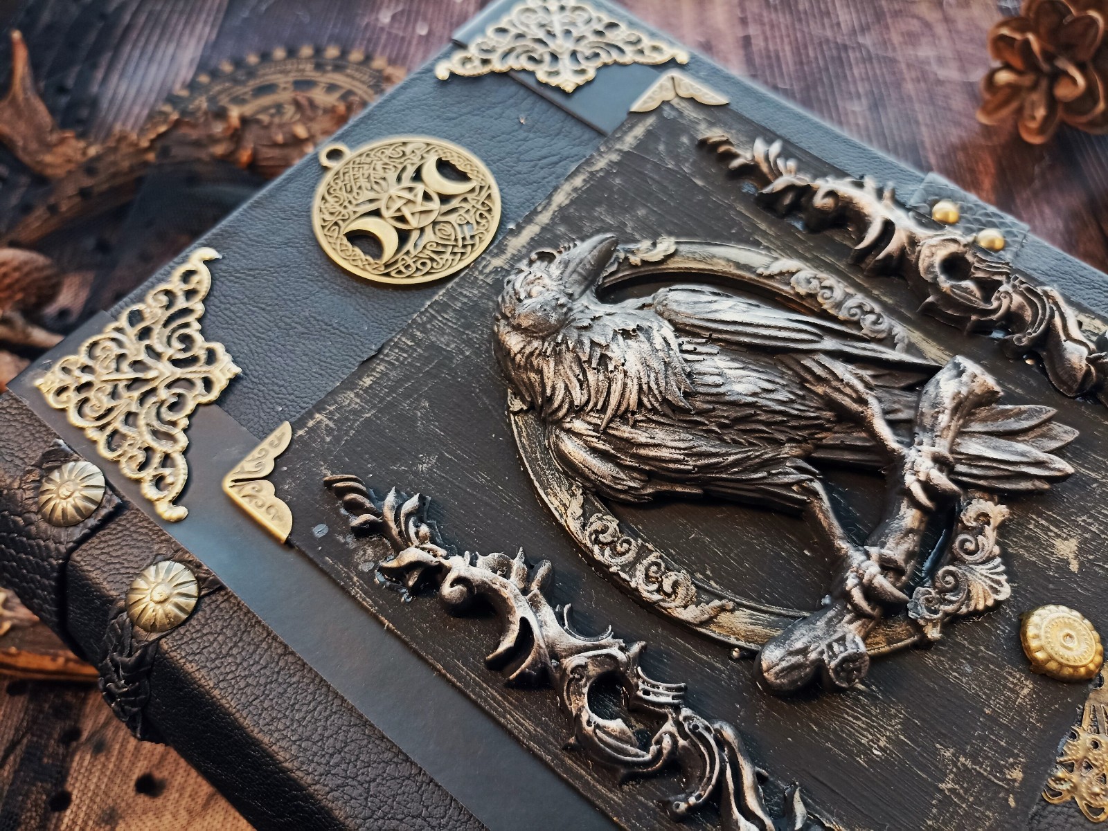 Book of Shadow Witch Grimoire Journal Blank Witchcraft Raven 8×6 in 600 Pages